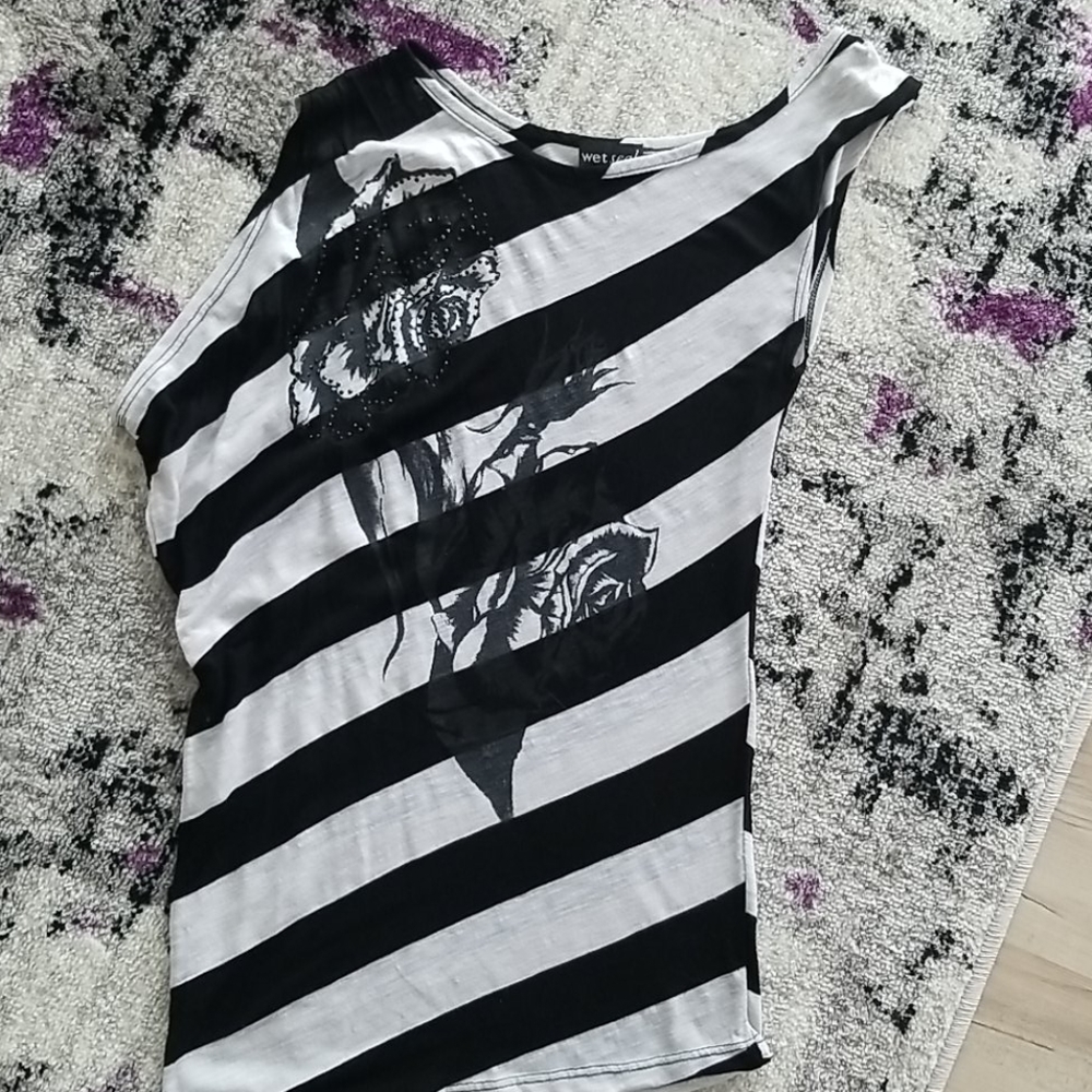 Black and white top
